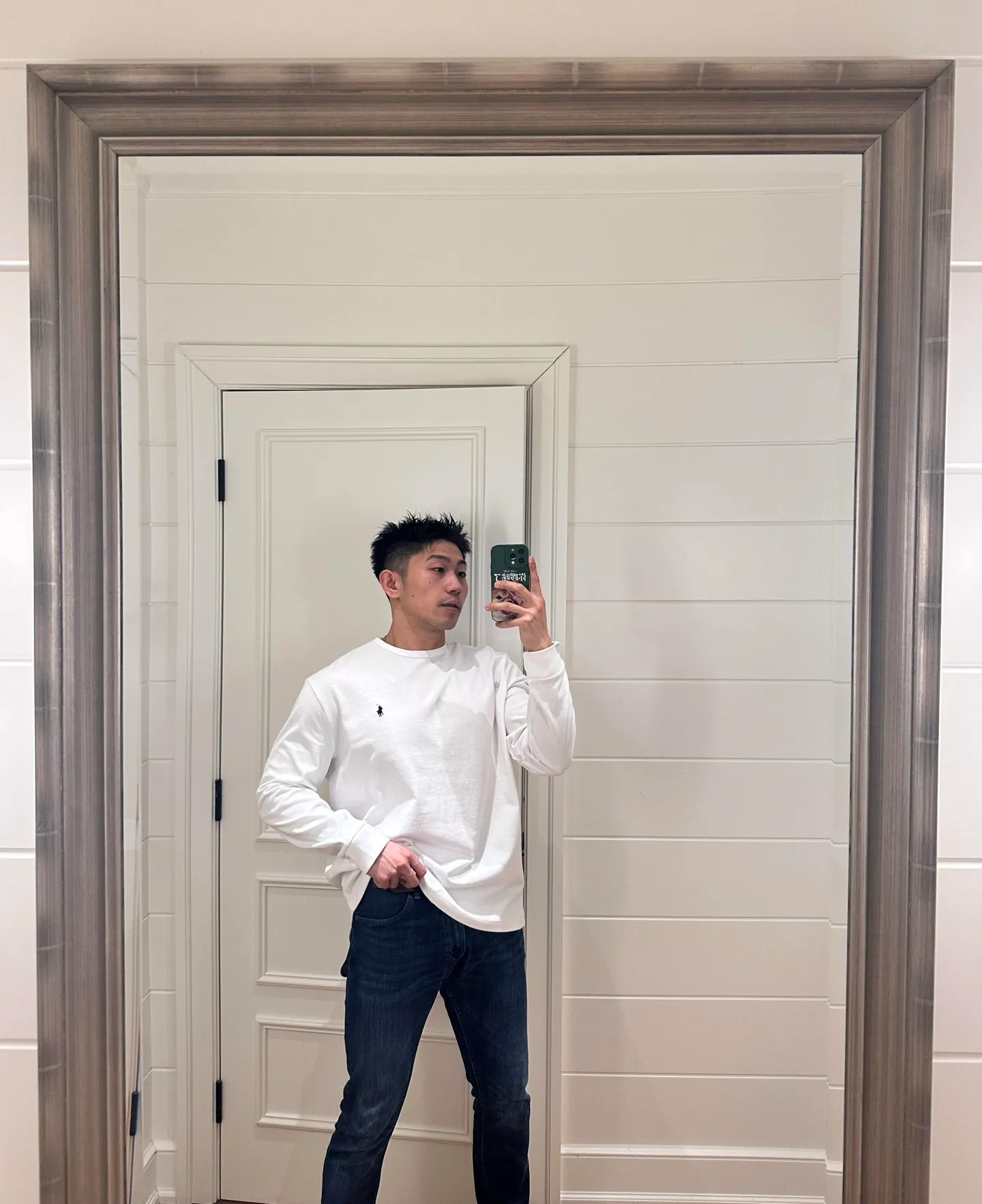 [Model upper body picture]